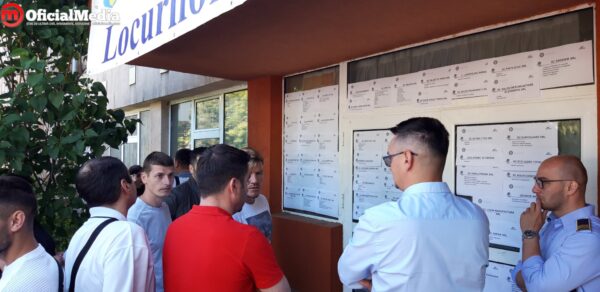 bursa-locurilor-de-munca3-600x292 Peste 300 de persoane au fost angajate după participarea la Bursa locurilor de muncă