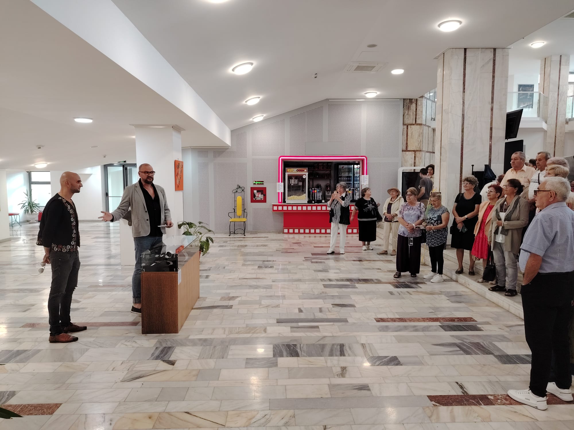 Kristian Dimofte expune la Cinema Independența – întânirea cu un artist autentic