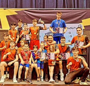 a1d17d25-5296-4dea-85bd-ff66dfa38330-300x286 Club Sportiv Rizea Wushu - Campioni și Galerie foto