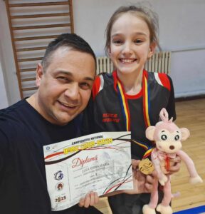 f48f0da0-43c1-44bf-9c48-260057fdeae3-288x300 Club Sportiv Rizea Wushu - Campioni și Galerie foto