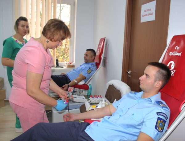 Foto7-600x458 Peste 50 de jandarmi dâmbovițeni au donat sânge în cadrul campaniei „Donează sânge! Salvează o viață!”
