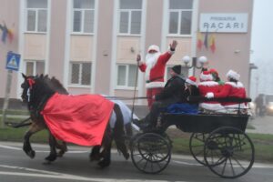 600264939_10230769366437332_5163185994553388429_n-300x200 Moș Crăciun a adus magia sărbătorilor în unitățile de învățământ din Răcari și Ghergani