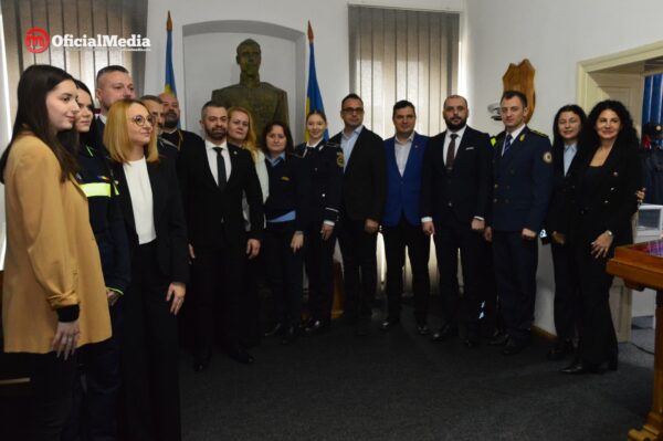 WhatsApp-Image-2025-12-04-at-13.02.30_67158dcc-600x399 Dincolo de aparențe - educație civică și prevenire a comportamentelor antisociale în rândul tinerilor