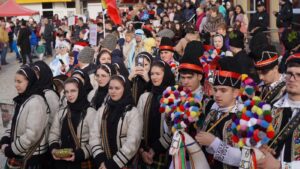 colinde1-300x169 Festivalul Colindelor de la Moroeni a reunit 400 de colindători din întreaga țară și Republica Moldova