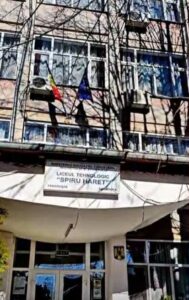 7abcf1b0-e238-46f4-8188-4c6b212c6808-189x300 Clădirile Liceului „Spiru Haret” din Târgoviște vor fi reabilitate integral